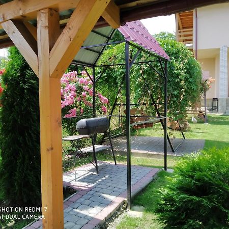 Апартаменти З Двома Спальнями І Кухнею Yaremche Exterior foto
