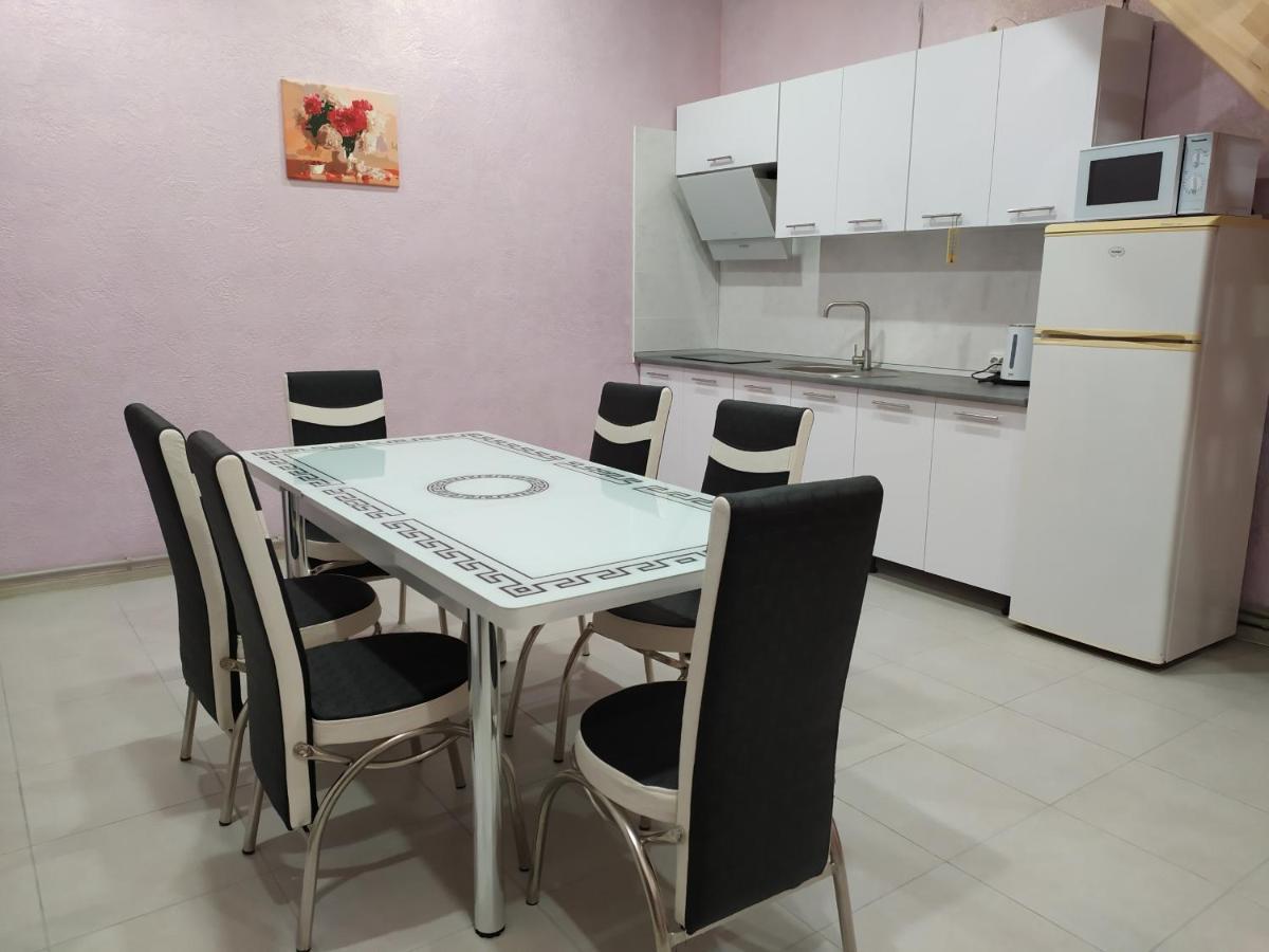 Апартаменти З Двома Спальнями І Кухнею Yaremche Exterior foto