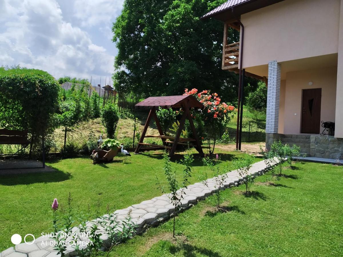 Апартаменти З Двома Спальнями І Кухнею Yaremche Exterior foto