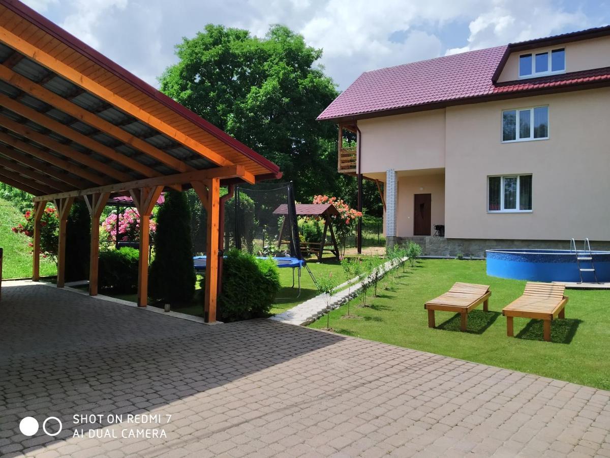 Апартаменти З Двома Спальнями І Кухнею Yaremche Exterior foto