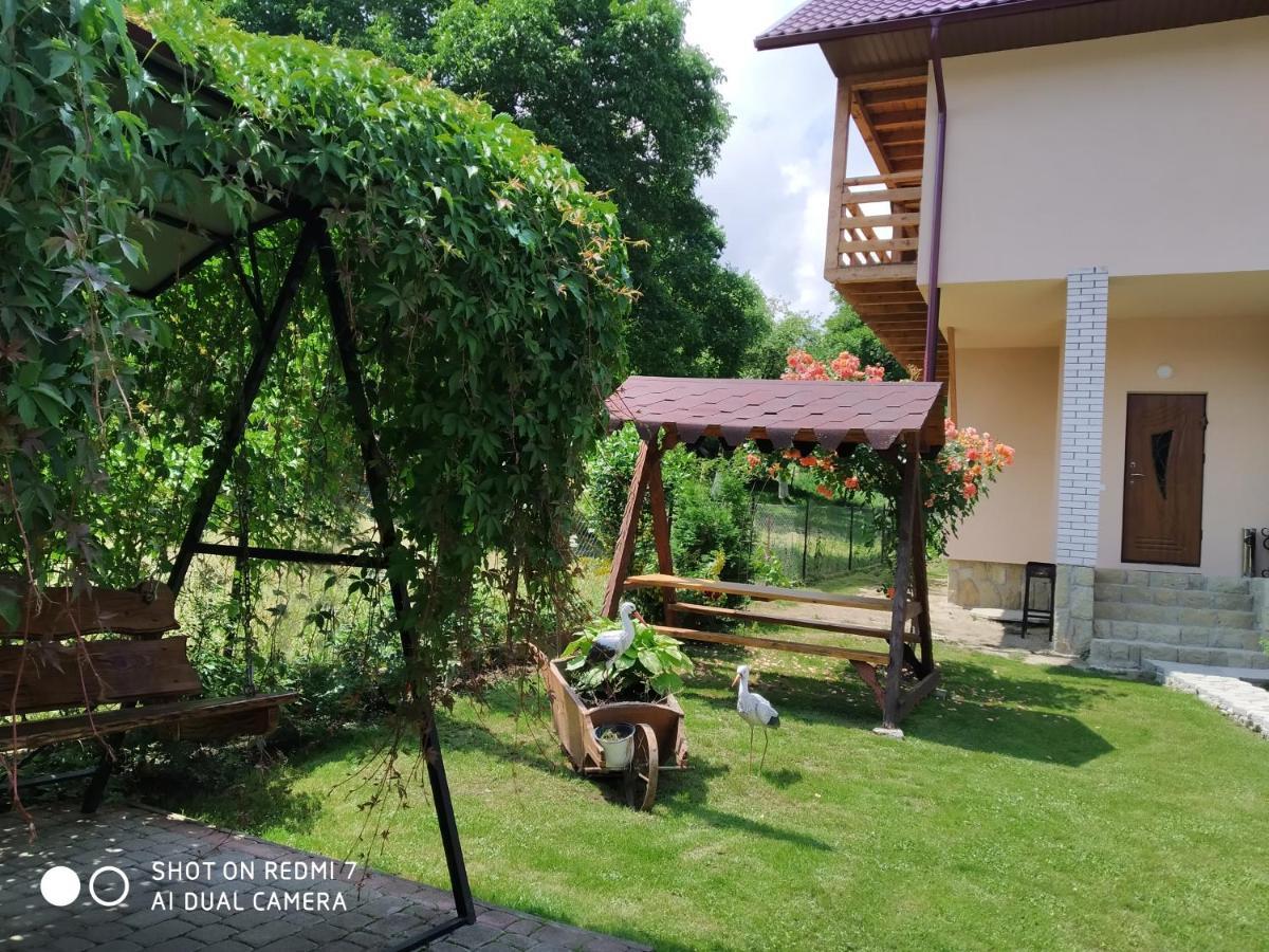 Апартаменти З Двома Спальнями І Кухнею Yaremche Exterior foto